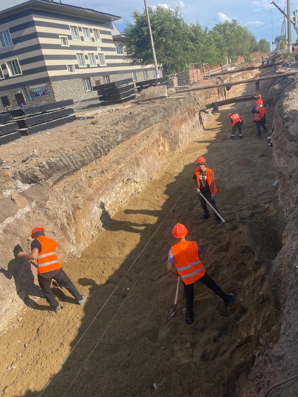 ТМ-8: укладка основания под трубопровод, Экибастуз